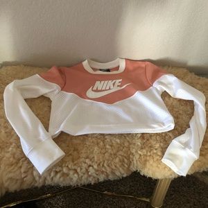 Nike : crop top pink/white long sleeve